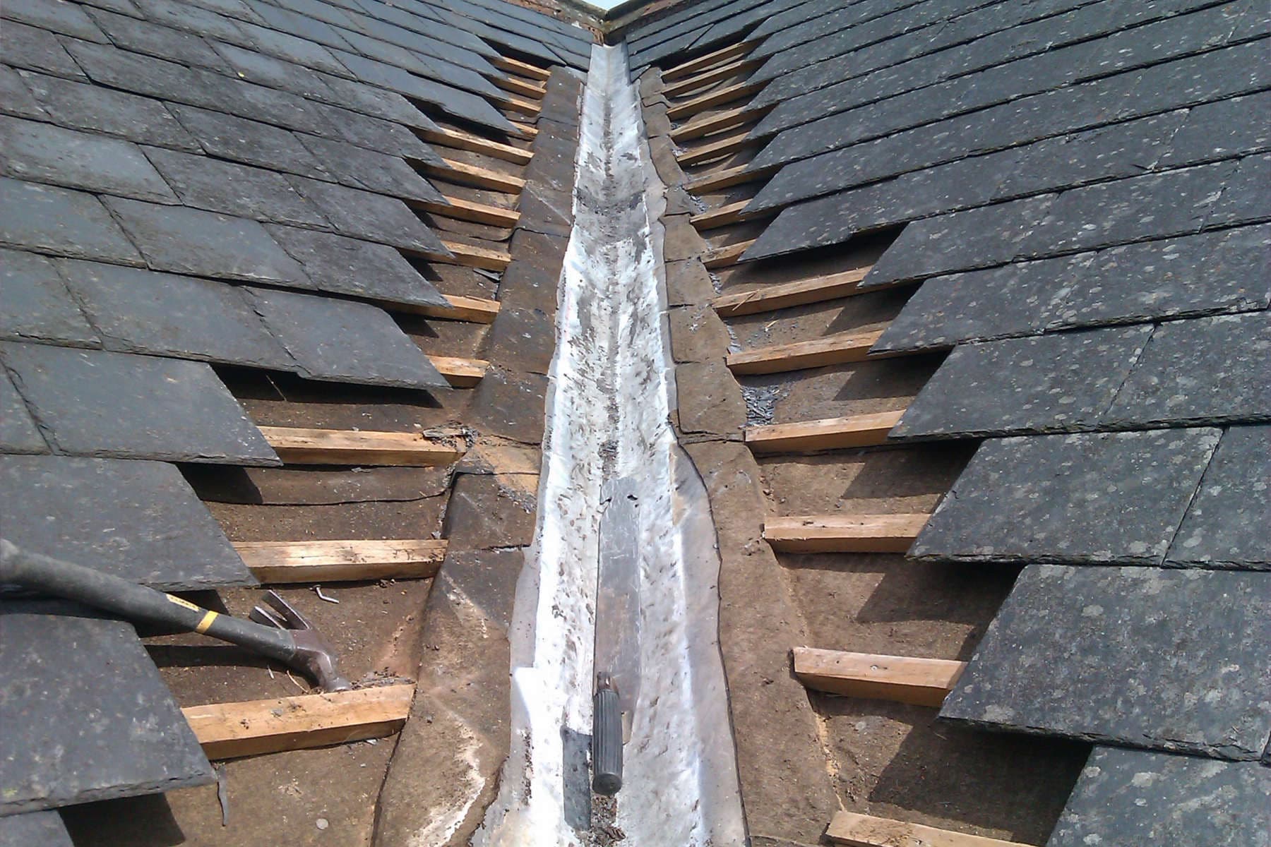 How Do I Know If My Roof Needs Repair?