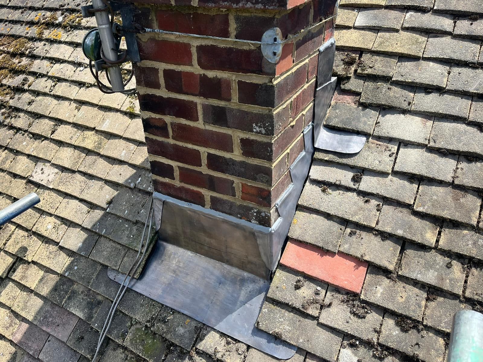 What Are the Signs of a Leaking Roof?